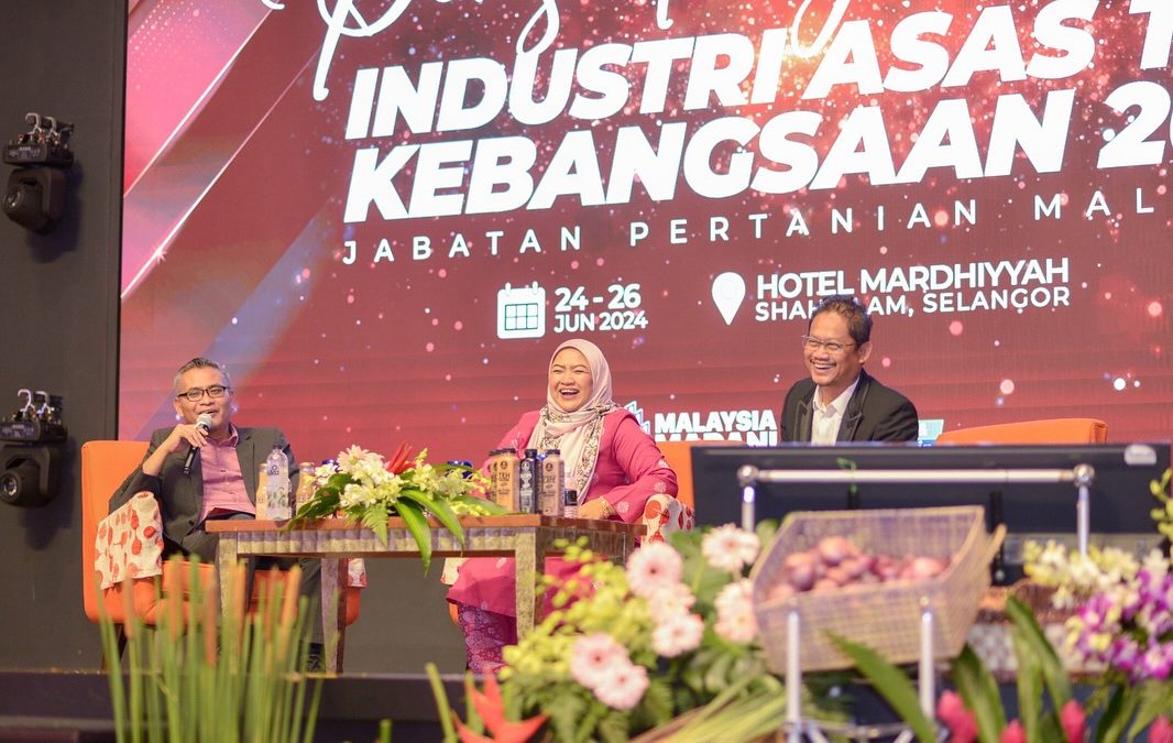 Puan Anis Permin  sebagai panel dalam Sesi Perkongsian dan Motivasi Usahawan